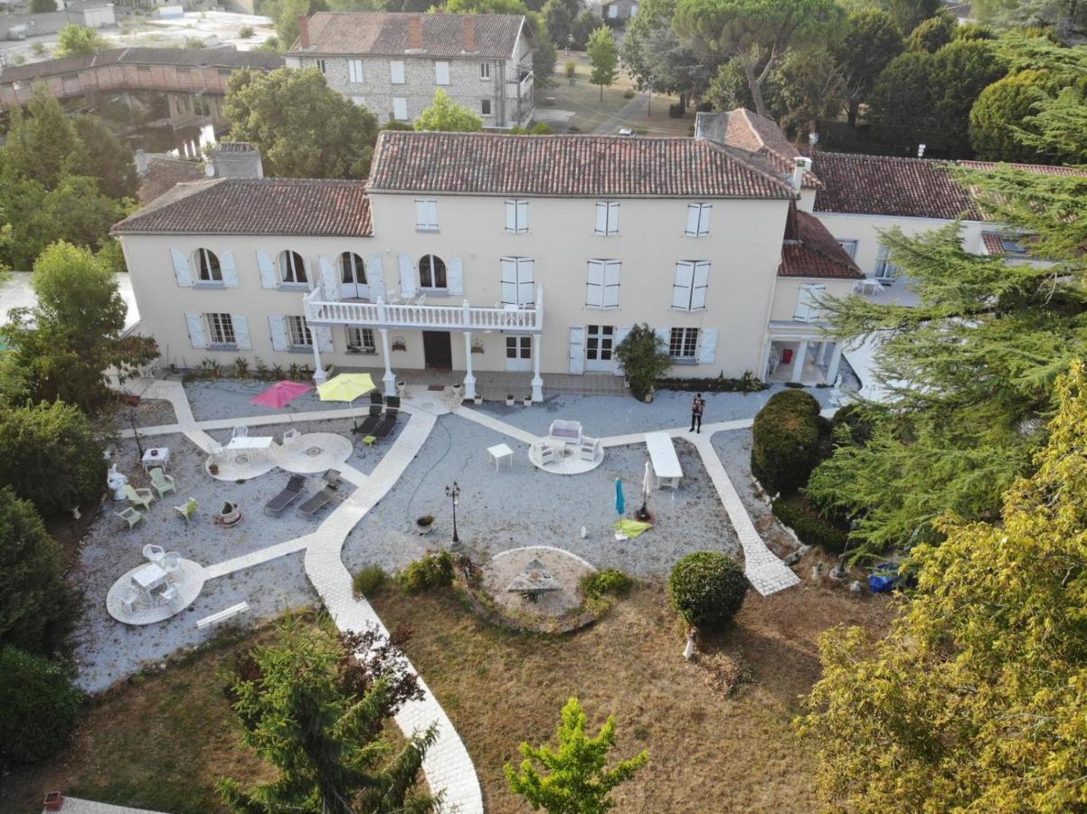 Le Clos Des Cedres Bed & Breakfast 3*