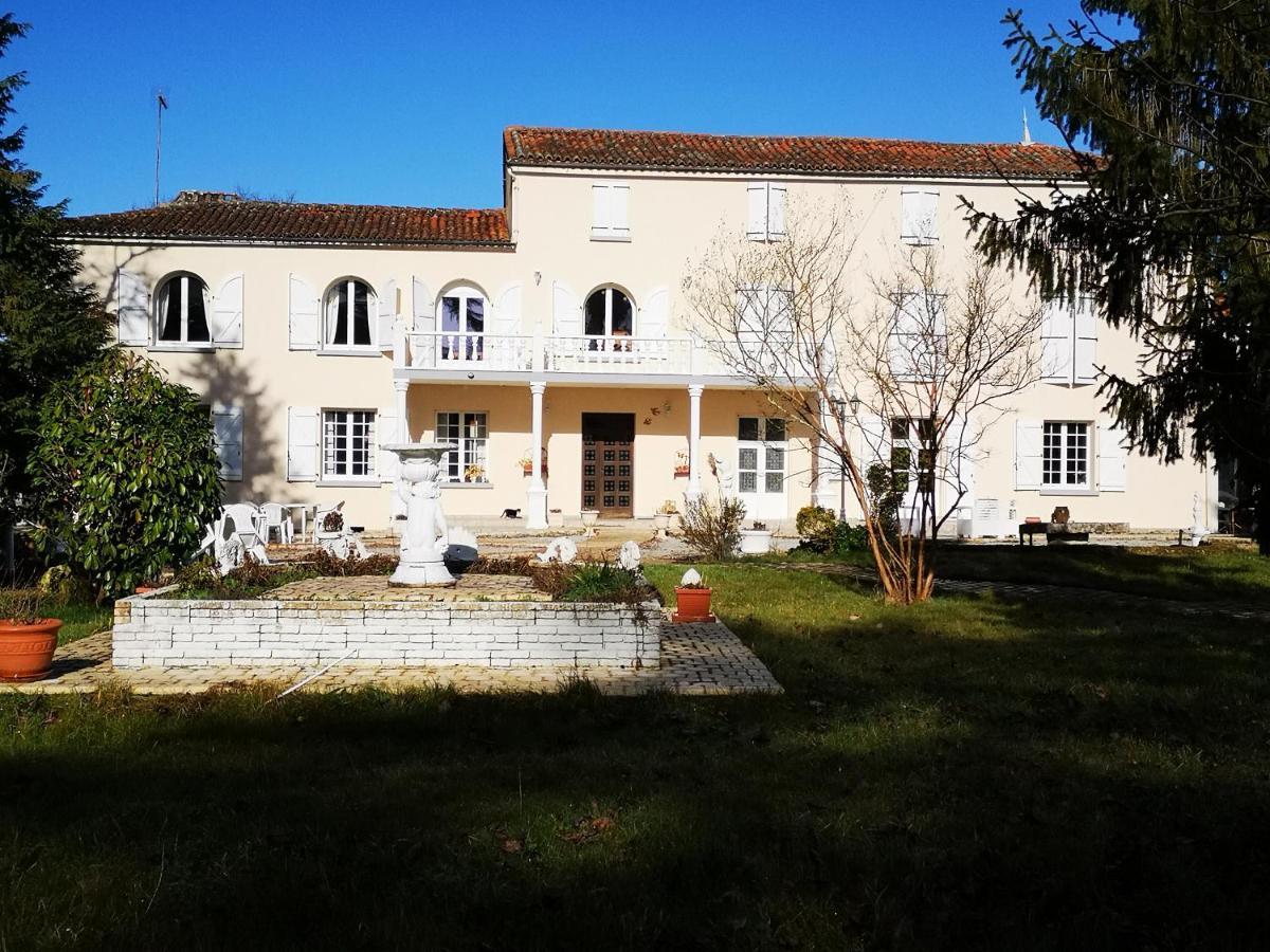 Le Clos Des Cedres Bed & Breakfast