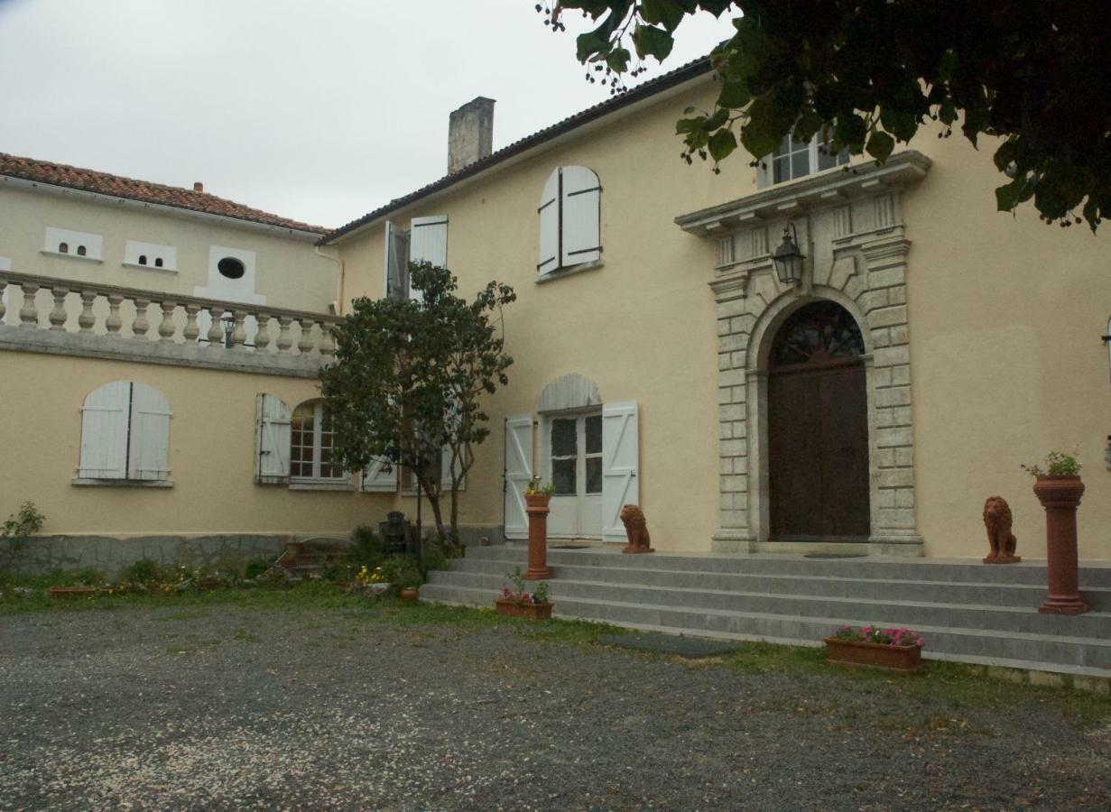 Bed & Breakfast Le Clos Des Cedres La Rochefoucauld
