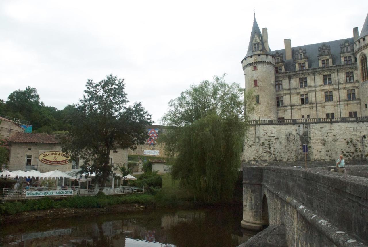 Le Clos Des Cedres Bed & Breakfast 3*